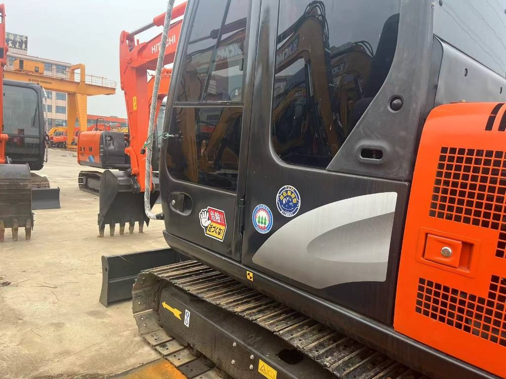 Hitachi ZX 60 - Mini rýpadlo: obrázek 1 Hitachi ZX 60 - Mini rýpadlo: obrázek 1