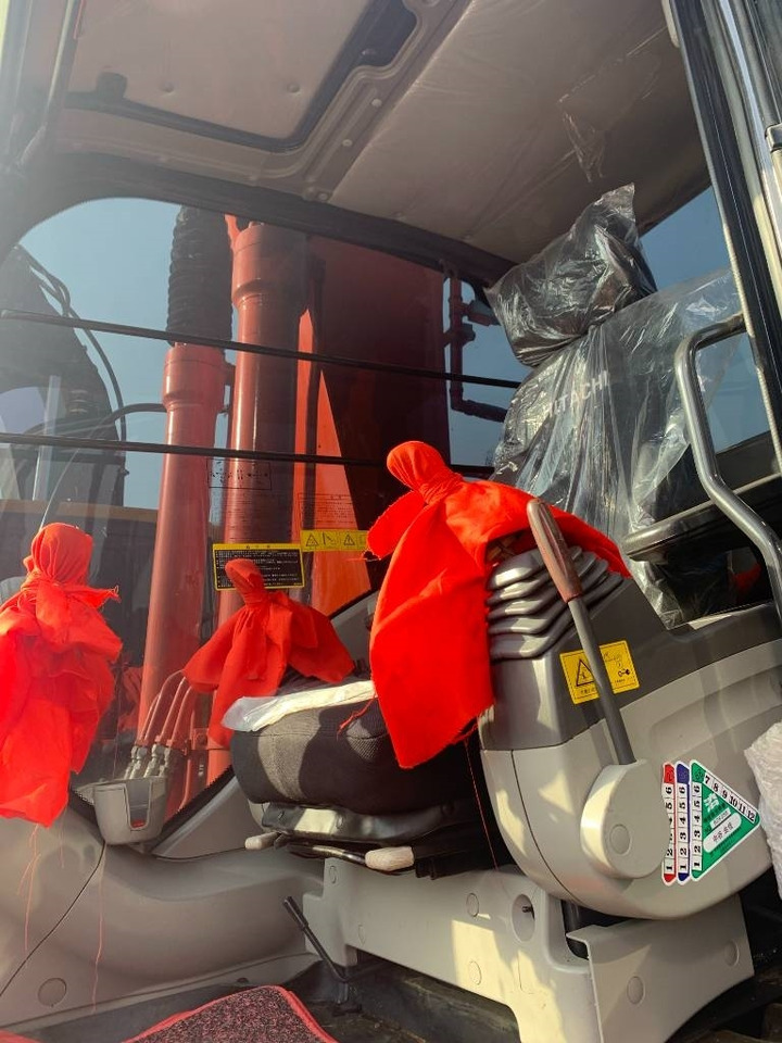 Hitachi Zaxis 200 LC - Pásové rýpadlo: obrázek 2 Hitachi Zaxis 200 LC - Pásové rýpadlo: obrázek 2