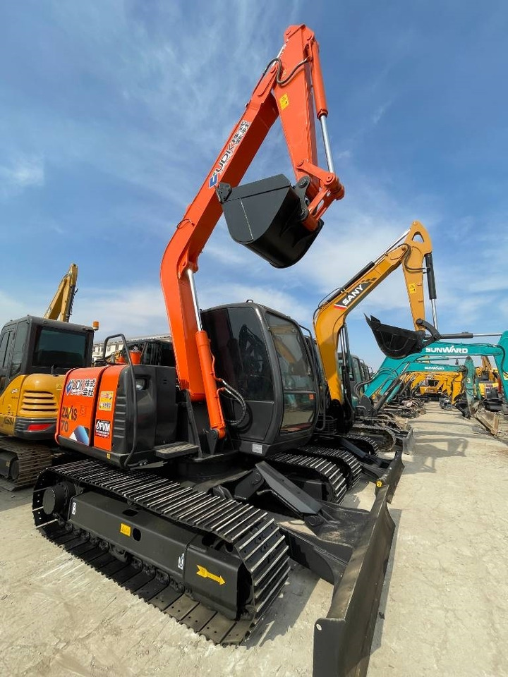 Hitachi Zaxis 70 - Pásové rýpadlo: obrázek 4 Hitachi Zaxis 70 - Pásové rýpadlo: obrázek 4