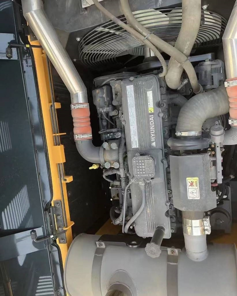 Hyundai 305LC - Pásové rýpadlo: obrázek 4 Hyundai 305LC - Pásové rýpadlo: obrázek 4