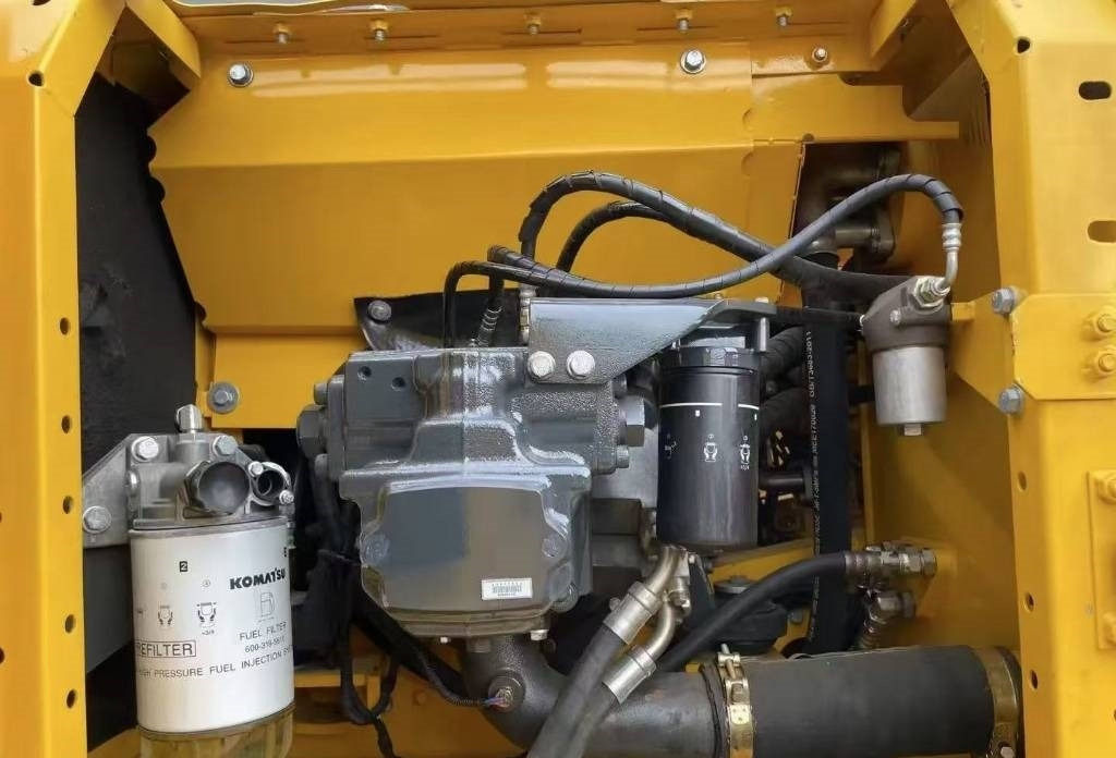 Komatsu PC 240 - Pásové rýpadlo: obrázek 4 Komatsu PC 240 - Pásové rýpadlo: obrázek 4