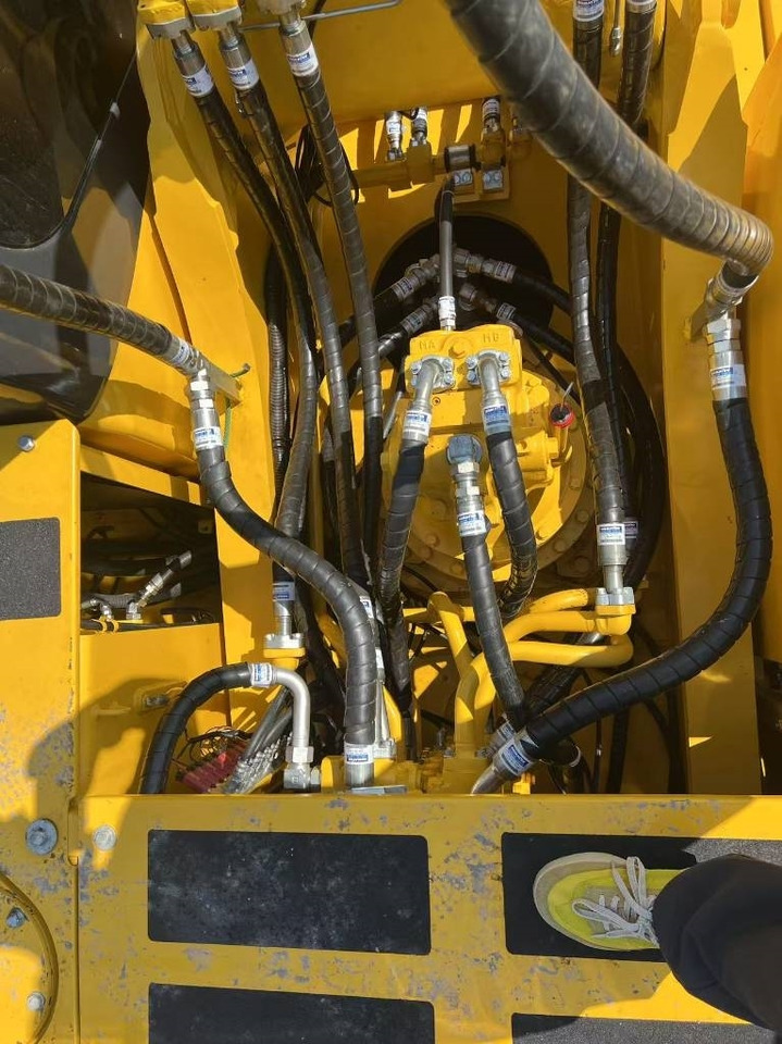 Komatsu PC 300 - Pásové rýpadlo: obrázek 5 Komatsu PC 300 - Pásové rýpadlo: obrázek 5