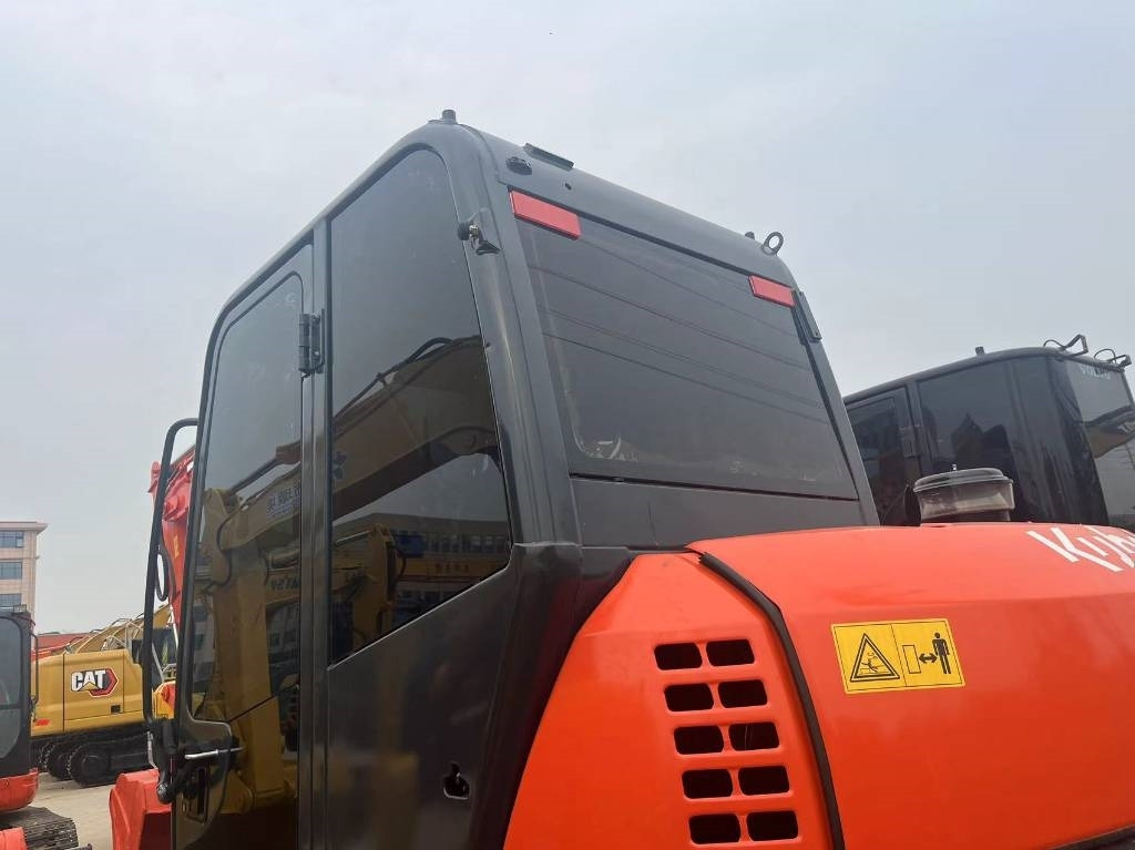 Kubota 183 - Pásové rýpadlo: obrázek 2 Kubota 183 - Pásové rýpadlo: obrázek 2