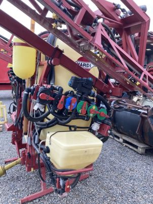 Hardi MEGA 1200L - Nesený postřikovač: obrázek 2 Hardi MEGA 1200L - Nesený postřikovač: obrázek 2
