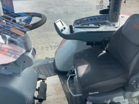 Valtra S293 - Traktor: obrázek 4 Valtra S293 - Traktor: obrázek 4