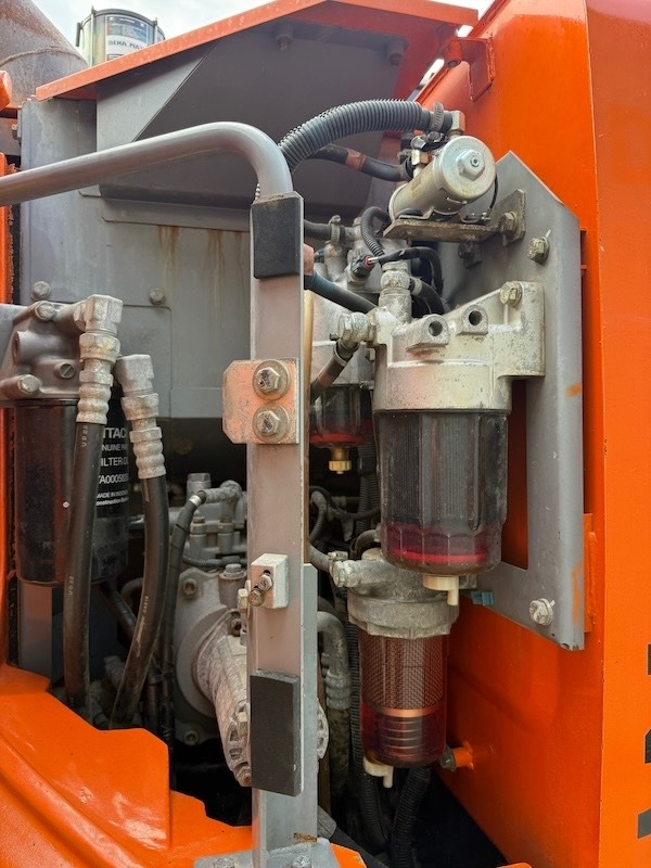 Pásové rýpadlo Hitachi ZX 135 US-5B: obrázek 11