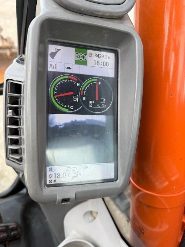 Pásové rýpadlo Hitachi ZX 135 US-5B: obrázek 16