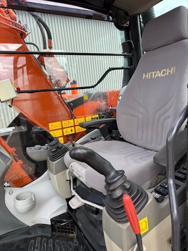 Pásové rýpadlo Hitachi ZX 135 US-5B: obrázek 15