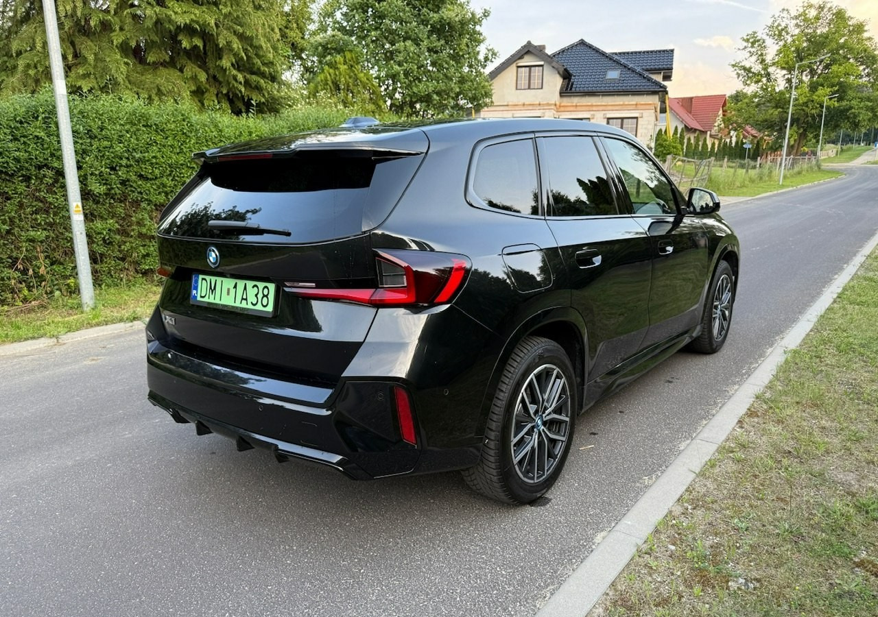 BMW X1 iX1 iX1 xDrive30 313KM M-Sport H/K Panorama AdaptiveLed Masaże Kam360 - SUV: obrázek 4 BMW X1 iX1 iX1 xDrive30 313KM M-Sport H/K Panorama AdaptiveLed Masaże Kam360 - SUV: obrázek 4