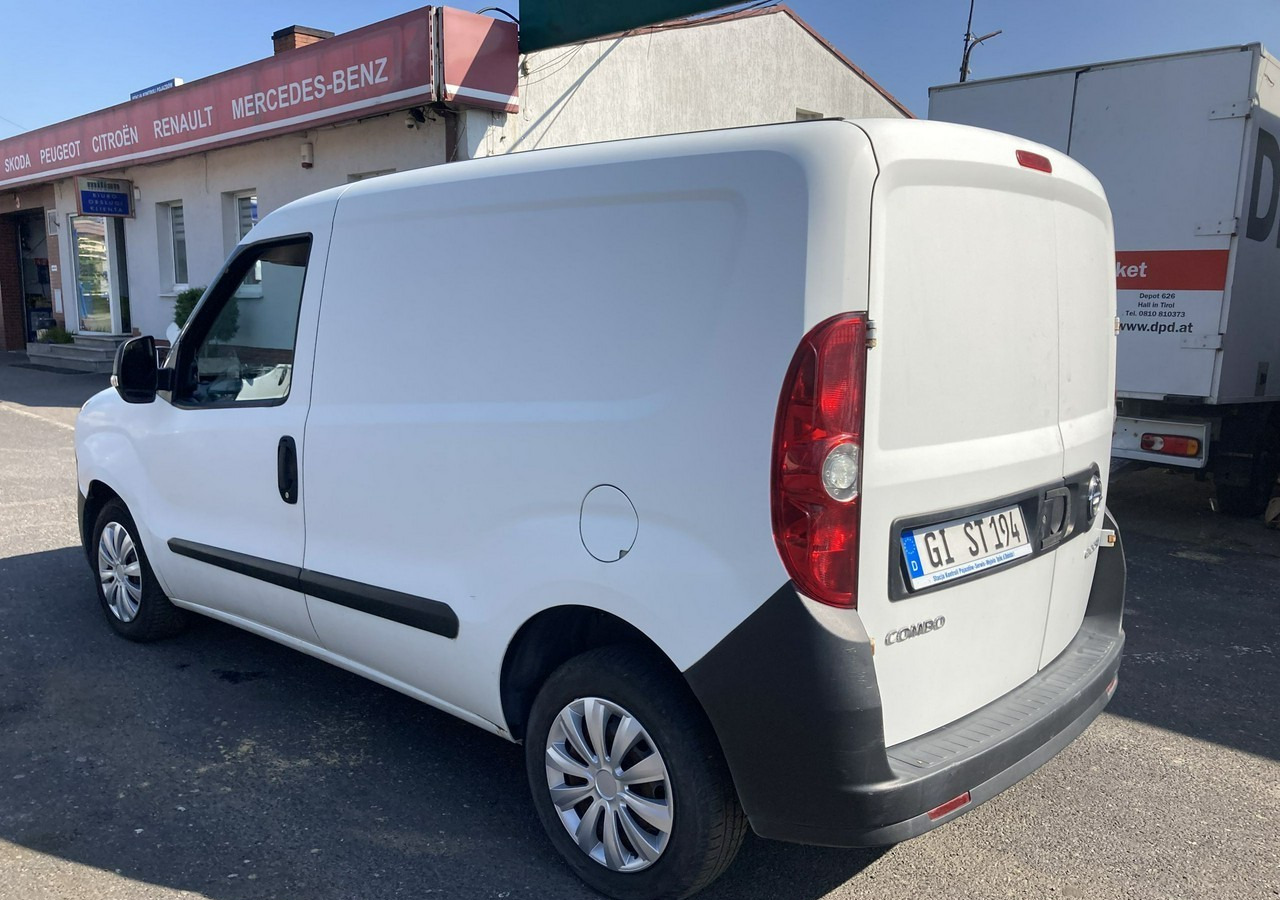 Fiat Doblo Fiat Doblo 1,3 jtd ECO Flex chłodnia do leków 2013 - Furgon: obrázek 3 Fiat Doblo Fiat Doblo 1,3 jtd ECO Flex chłodnia do leków 2013 - Furgon: obrázek 3