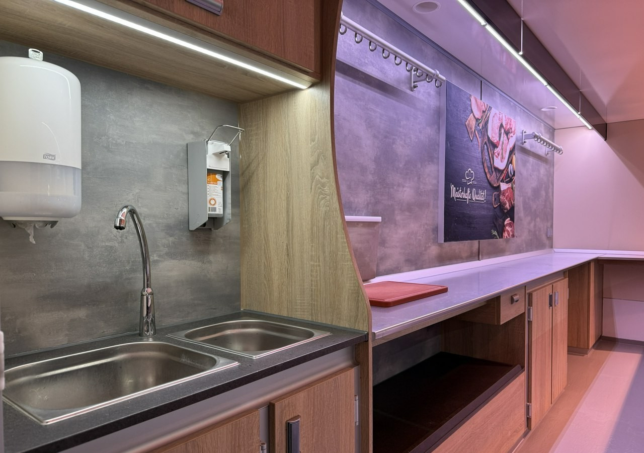 Fiat Ducato Autosklep wędlin Gastronomiczna food truck foodtruck sklep Borco 202 - Pojízdná prodejna: obrázek 4 Fiat Ducato Autosklep wędlin Gastronomiczna food truck foodtruck sklep Borco 202 - Pojízdná prodejna: obrázek 4