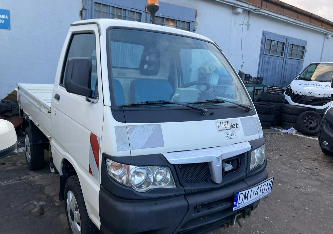 Inna Inny PFAU Piaggio Porter 4X4 Skrzynia odśnieżarka Pług 5655km 2012 - Dodávka valník: obrázek 2 Inna Inny PFAU Piaggio Porter 4X4 Skrzynia odśnieżarka Pług 5655km 2012 - Dodávka valník: obrázek 2