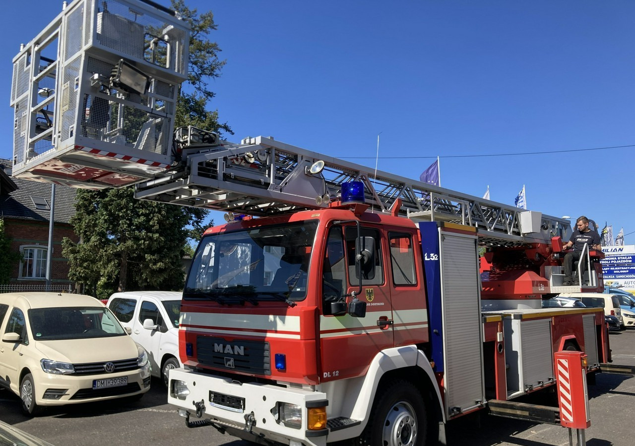 MAN Inny MAN Man 15,280 Straż pożarna drabina Strażacka zwyżka podnośnik 32m Metz - Hasičský vůz: obrázek 4 MAN Inny MAN Man 15,280 Straż pożarna drabina Strażacka zwyżka podnośnik 32m Metz - Hasičský vůz: obrázek 4