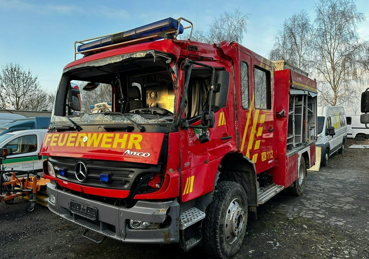 Mercedes-Benz Atego 918 Straż Pożarna 4X4 Wóz strażacki 2006 Atego 918 Straż Pożarna 4X4 Wóz strażacki 2006 - Hasičský vůz: obrázek 3 Mercedes-Benz Atego 918 Straż Pożarna 4X4 Wóz strażacki 2006 Atego 918 Straż Pożarna 4X4 Wóz strażacki 2006 - Hasičský vůz: obrázek 3