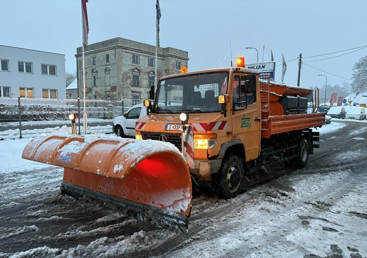 Mercedes-Benz Inny Mercedes-Benz Mercedes Vario 815 Wywrotka 4X4 2004 Pług posypywarka odśnieżarka - Vozidlo pro zimní údržbu: obrázek 1 Mercedes-Benz Inny Mercedes-Benz Mercedes Vario 815 Wywrotka 4X4 2004 Pług posypywarka odśnieżarka - Vozidlo pro zimní údržbu: obrázek 1