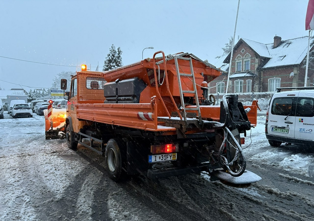 Mercedes-Benz Inny Mercedes-Benz Mercedes Vario 815 Wywrotka 4X4 2004 Pług posypywarka odśnieżarka - Vozidlo pro zimní údržbu: obrázek 2 Mercedes-Benz Inny Mercedes-Benz Mercedes Vario 815 Wywrotka 4X4 2004 Pług posypywarka odśnieżarka - Vozidlo pro zimní údržbu: obrázek 2
