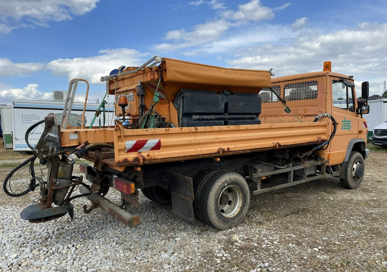 Mercedes-Benz Inny Mercedes-Benz Mercedes Vario 815 Wywrotka 4X4 2004 - Vozidlo pro zimní údržbu: obrázek 3 Mercedes-Benz Inny Mercedes-Benz Mercedes Vario 815 Wywrotka 4X4 2004 - Vozidlo pro zimní údržbu: obrázek 3