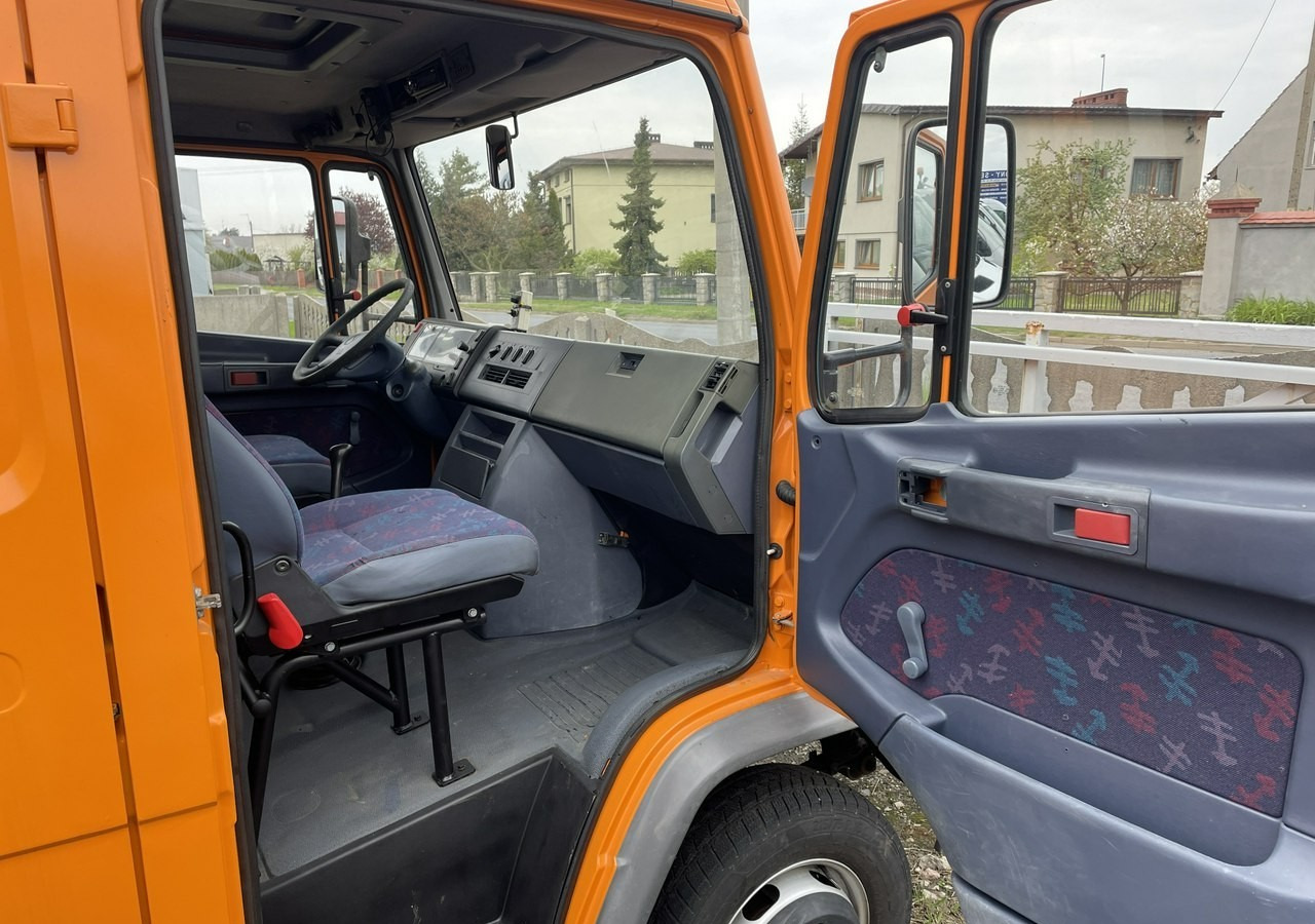 Mercedes-Benz Inny Mercedes-Benz Vario 614 Brygadówka skrzynia plandeka 6-oso doka dokka 2004 - Plachtový nákladní auto: obrázek 5 Mercedes-Benz Inny Mercedes-Benz Vario 614 Brygadówka skrzynia plandeka 6-oso doka dokka 2004 - Plachtový nákladní auto: obrázek 5