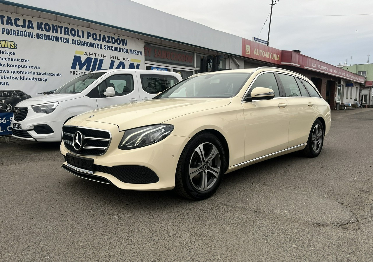 Mercedes-Benz Klasa E E220d T 9G-tronic 197KM Navi FullLed Kamera Asystent Model 2020 FV 2 - Osobní auto: obrázek 2 Mercedes-Benz Klasa E E220d T 9G-tronic 197KM Navi FullLed Kamera Asystent Model 2020 FV 2 - Osobní auto: obrázek 2