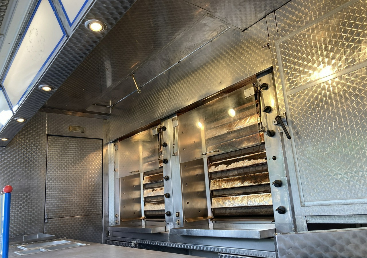 Mercedes-Benz Sprinter Autosklep Grill kurczak Gastronomiczny Food Truck Foodtruck sklep 20 - Pojízdná prodejna: obrázek 3 Mercedes-Benz Sprinter Autosklep Grill kurczak Gastronomiczny Food Truck Foodtruck sklep 20 - Pojízdná prodejna: obrázek 3