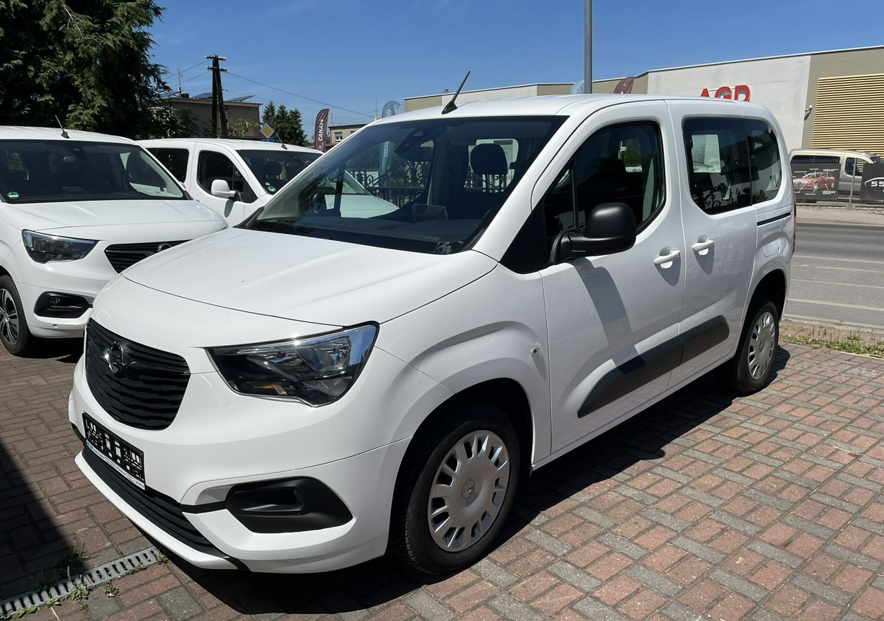 Opel Combo IV Opel Combo Life Niepełnosprawnych inwalida Rampa 32105 km Model 2022 - Osobní auto: obrázek 2 Opel Combo IV Opel Combo Life Niepełnosprawnych inwalida Rampa 32105 km Model 2022 - Osobní auto: obrázek 2