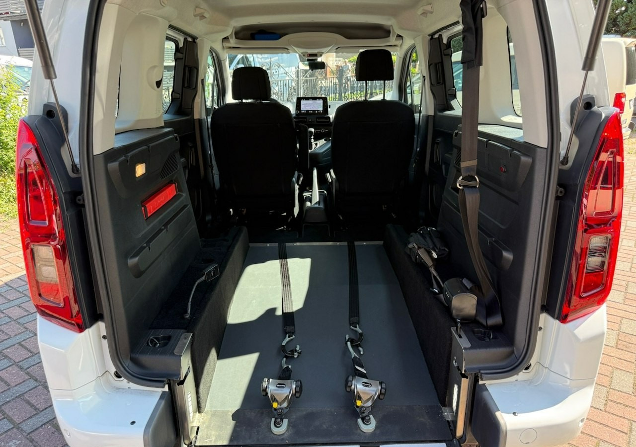 Opel Combo IV Opel Combo Life Niepełnosprawnych inwalida Rampa 32105 km Model 2022 - Osobní auto: obrázek 4 Opel Combo IV Opel Combo Life Niepełnosprawnych inwalida Rampa 32105 km Model 2022 - Osobní auto: obrázek 4