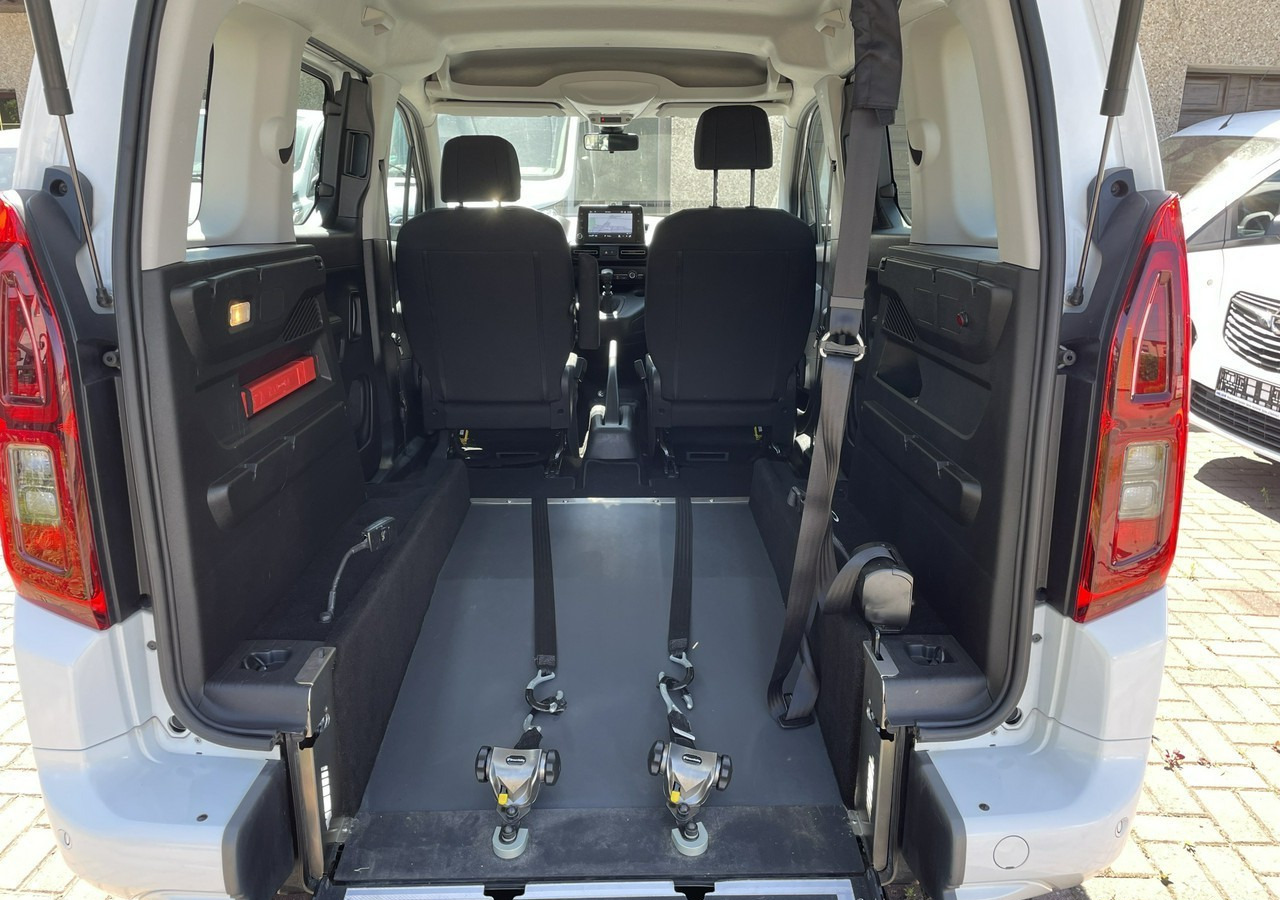 Opel Combo IV Opel Combo Life Niepełnosprawnych inwalida Rampa 32105 km Model 2022 - Osobní auto: obrázek 5 Opel Combo IV Opel Combo Life Niepełnosprawnych inwalida Rampa 32105 km Model 2022 - Osobní auto: obrázek 5