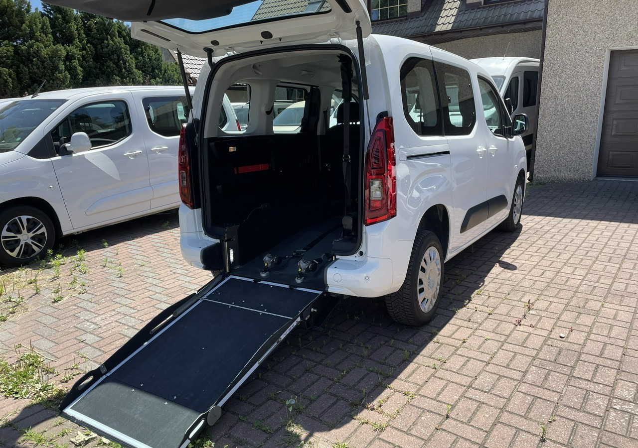 Opel Combo IV Opel Combo Life Niepełnosprawnych inwalida Rampa 32105 km Model 2022 - Osobní auto: obrázek 3 Opel Combo IV Opel Combo Life Niepełnosprawnych inwalida Rampa 32105 km Model 2022 - Osobní auto: obrázek 3