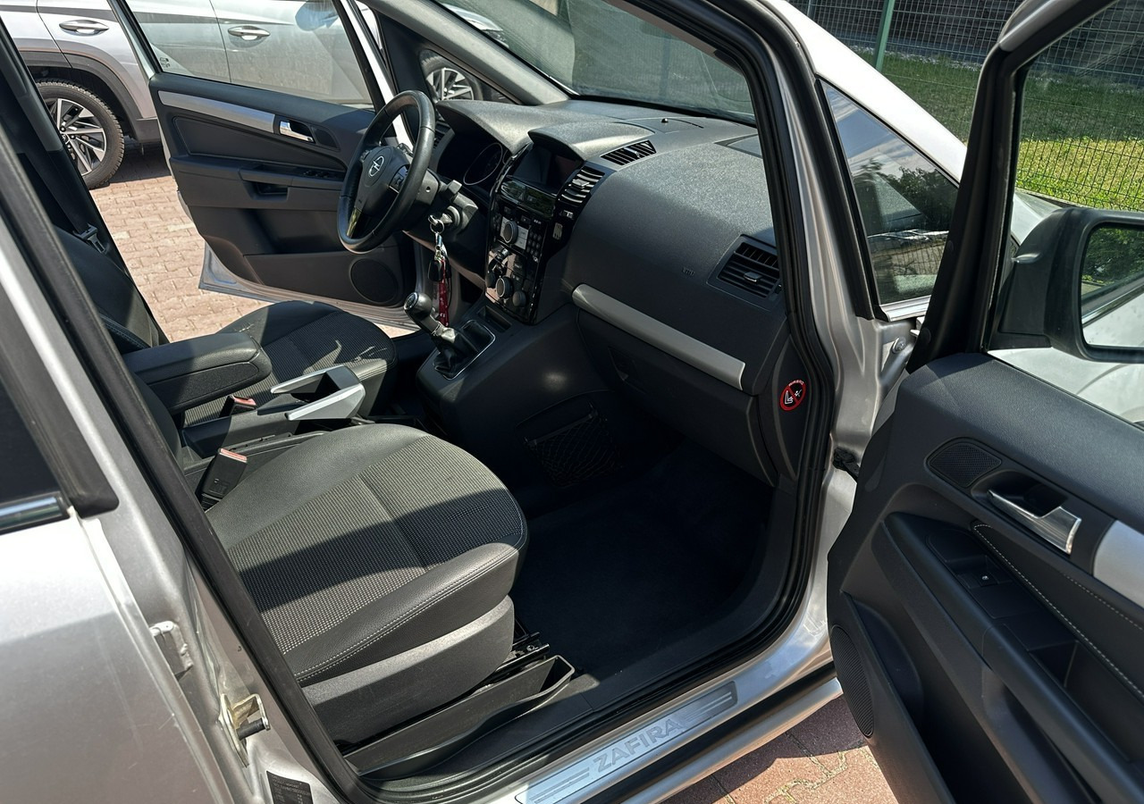 Opel Zafira B Opel Zafira do przewozu osób Niepełnosprawnych inwalida rampa - Osobní auto: obrázek 4 Opel Zafira B Opel Zafira do przewozu osób Niepełnosprawnych inwalida rampa - Osobní auto: obrázek 4