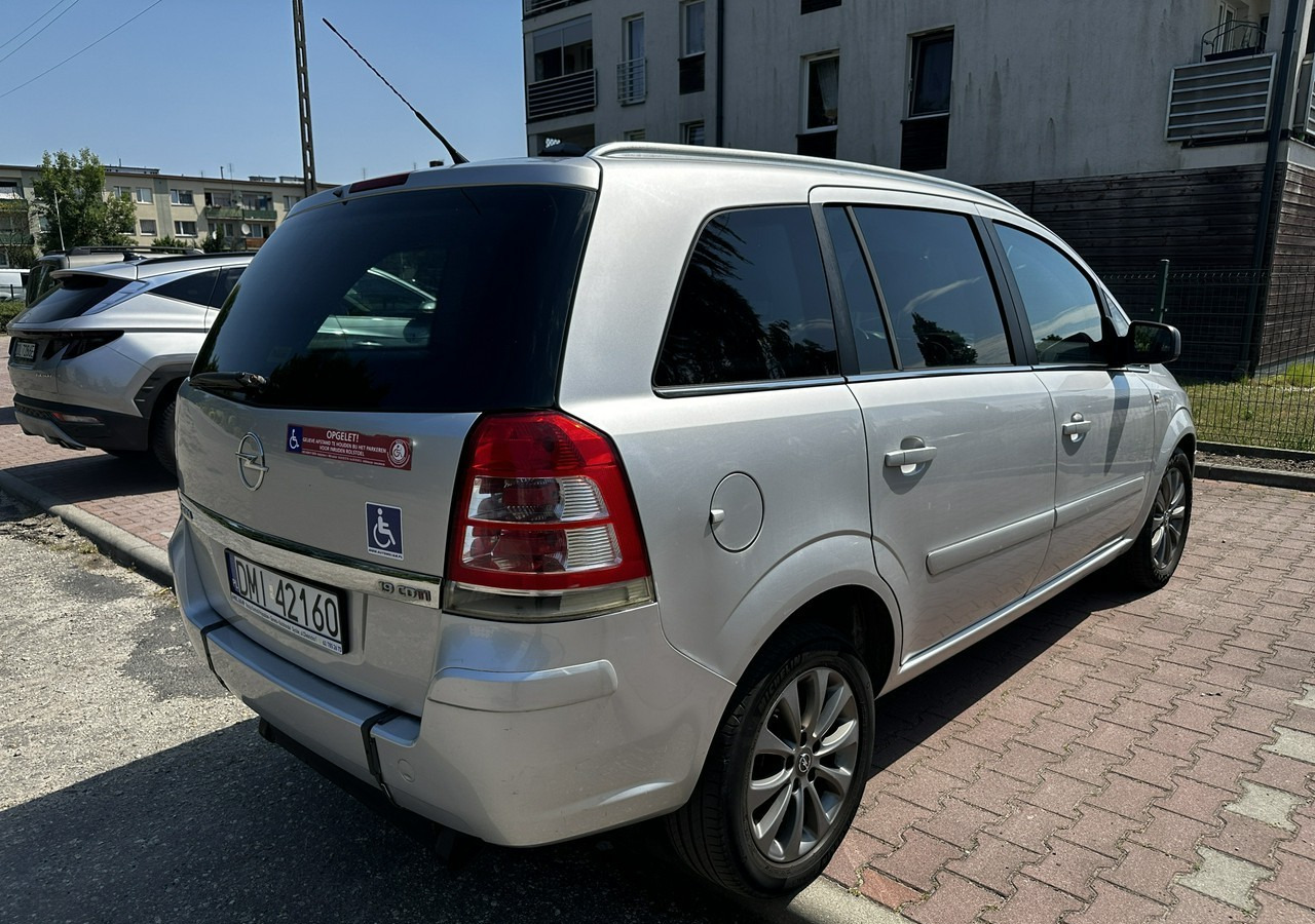 Opel Zafira B Opel Zafira do przewozu osób Niepełnosprawnych inwalida rampa - Osobní auto: obrázek 2 Opel Zafira B Opel Zafira do przewozu osób Niepełnosprawnych inwalida rampa - Osobní auto: obrázek 2