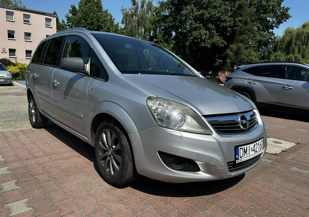 Opel Zafira B Opel Zafira do przewozu osób Niepełnosprawnych inwalida rampa - Osobní auto: obrázek 3 Opel Zafira B Opel Zafira do przewozu osób Niepełnosprawnych inwalida rampa - Osobní auto: obrázek 3