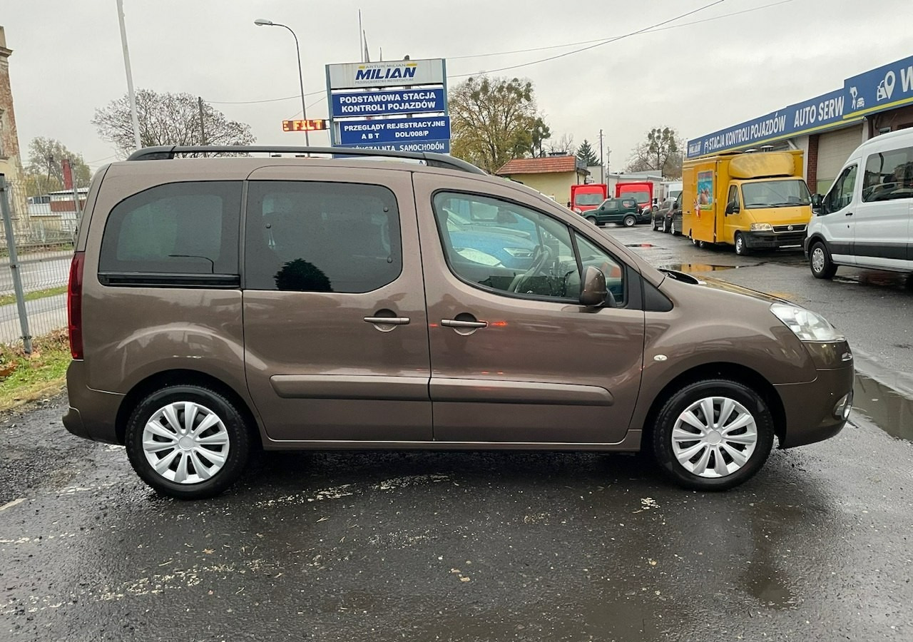 Peugeot Partner II Peugeot Partner Tepee 1.6 VTi 120KM Family Model 2013 - Kombi: obrázek 5 Peugeot Partner II Peugeot Partner Tepee 1.6 VTi 120KM Family Model 2013 - Kombi: obrázek 5