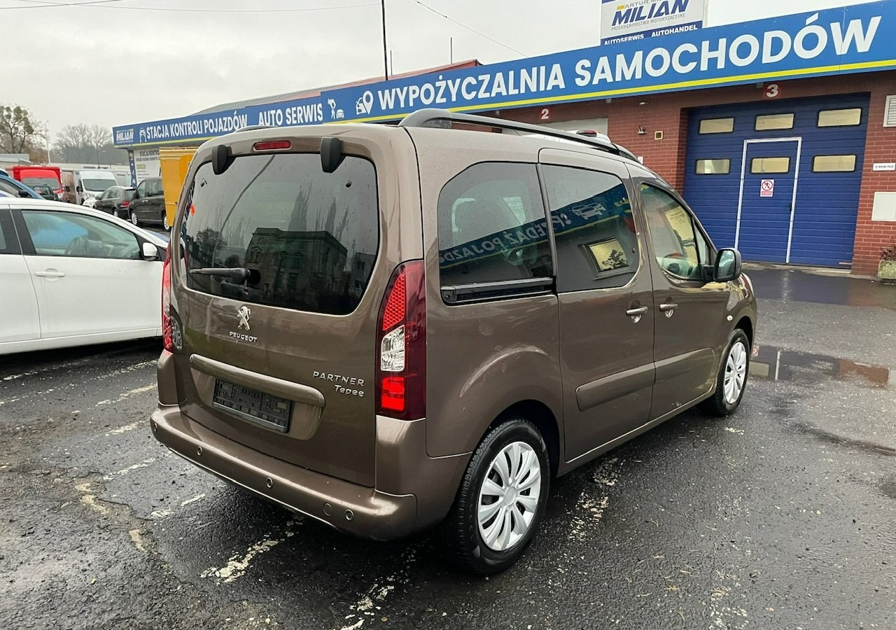 Peugeot Partner II Peugeot Partner Tepee 1.6 VTi 120KM Family Model 2013 - Kombi: obrázek 4 Peugeot Partner II Peugeot Partner Tepee 1.6 VTi 120KM Family Model 2013 - Kombi: obrázek 4