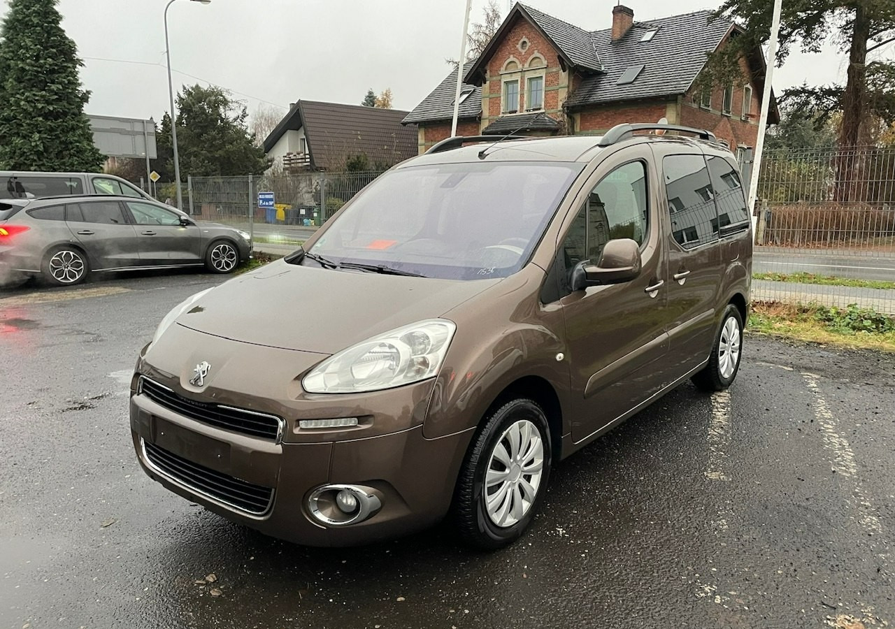 Peugeot Partner II Peugeot Partner Tepee 1.6 VTi 120KM Family Model 2013 - Kombi: obrázek 1 Peugeot Partner II Peugeot Partner Tepee 1.6 VTi 120KM Family Model 2013 - Kombi: obrázek 1