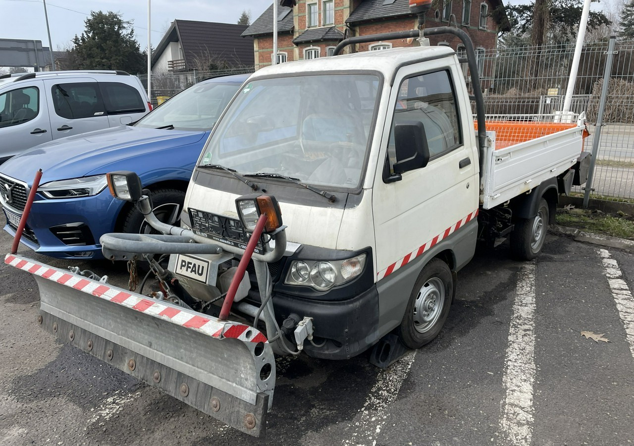 Piaggio Piaggio PFAU Wywrotka 4X4 posypywarka odśnieżarka pług 2009 - Vozidlo pro zimní údržbu: obrázek 4 Piaggio Piaggio PFAU Wywrotka 4X4 posypywarka odśnieżarka pług 2009 - Vozidlo pro zimní údržbu: obrázek 4