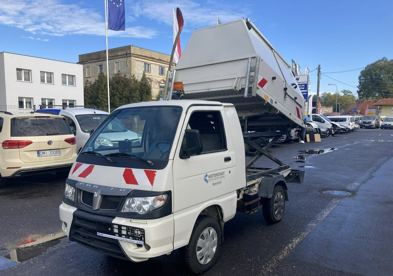 Piaggio Piaggio Porter Śmieciarka Wywrotka 2015 - Vůz na odvoz odpadků: obrázek 1 Piaggio Piaggio Porter Śmieciarka Wywrotka 2015 - Vůz na odvoz odpadků: obrázek 1