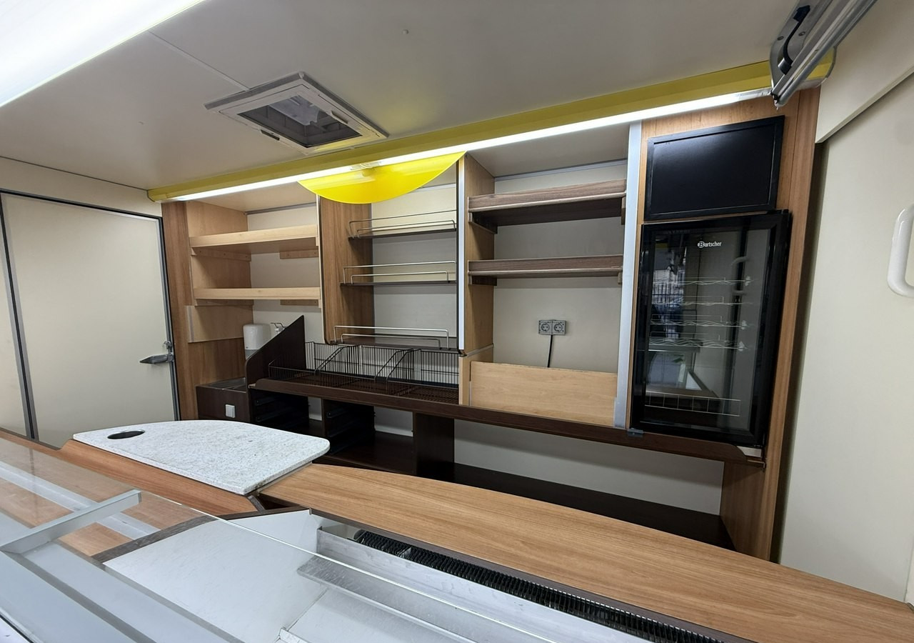 Renault Master Autosklep piec Sklep bar Gastronomiczny Food Truck Foodtruck Borco20 - Pojízdná prodejna: obrázek 2 Renault Master Autosklep piec Sklep bar Gastronomiczny Food Truck Foodtruck Borco20 - Pojízdná prodejna: obrázek 2