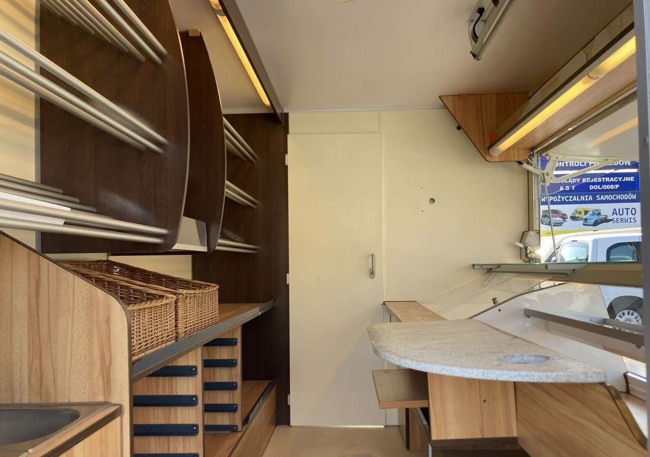 Renault Master Autosklep pieczyw Gastronomiczny Food Truck Foodtruck sklep Borco 20 - Pojízdná prodejna: obrázek 4 Renault Master Autosklep pieczyw Gastronomiczny Food Truck Foodtruck sklep Borco 20 - Pojízdná prodejna: obrázek 4