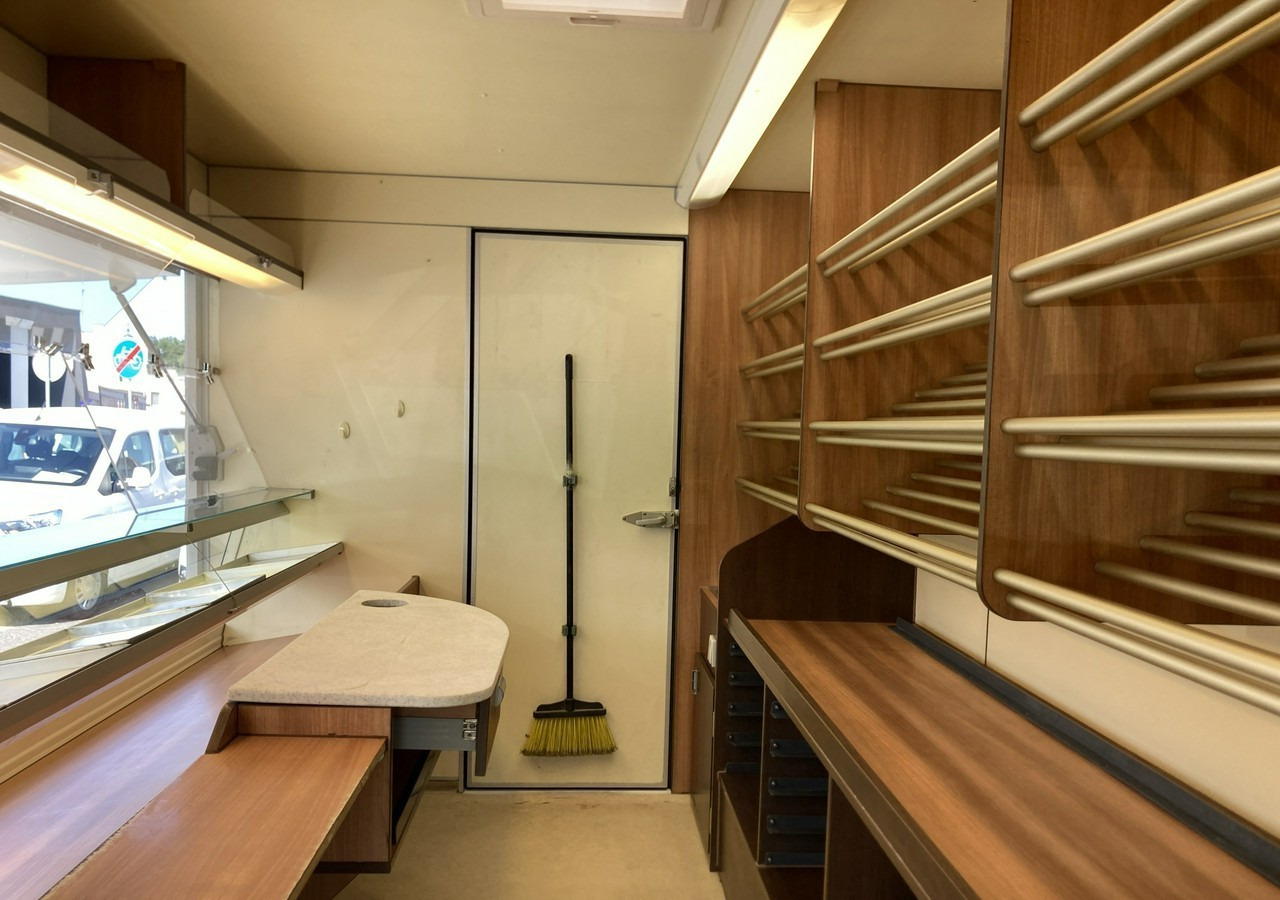 Renault Master Autosklep pieczywa Gastronomiczny Food Truck Foodtruck sklep BORCO20 - Pojízdná prodejna: obrázek 3 Renault Master Autosklep pieczywa Gastronomiczny Food Truck Foodtruck sklep BORCO20 - Pojízdná prodejna: obrázek 3