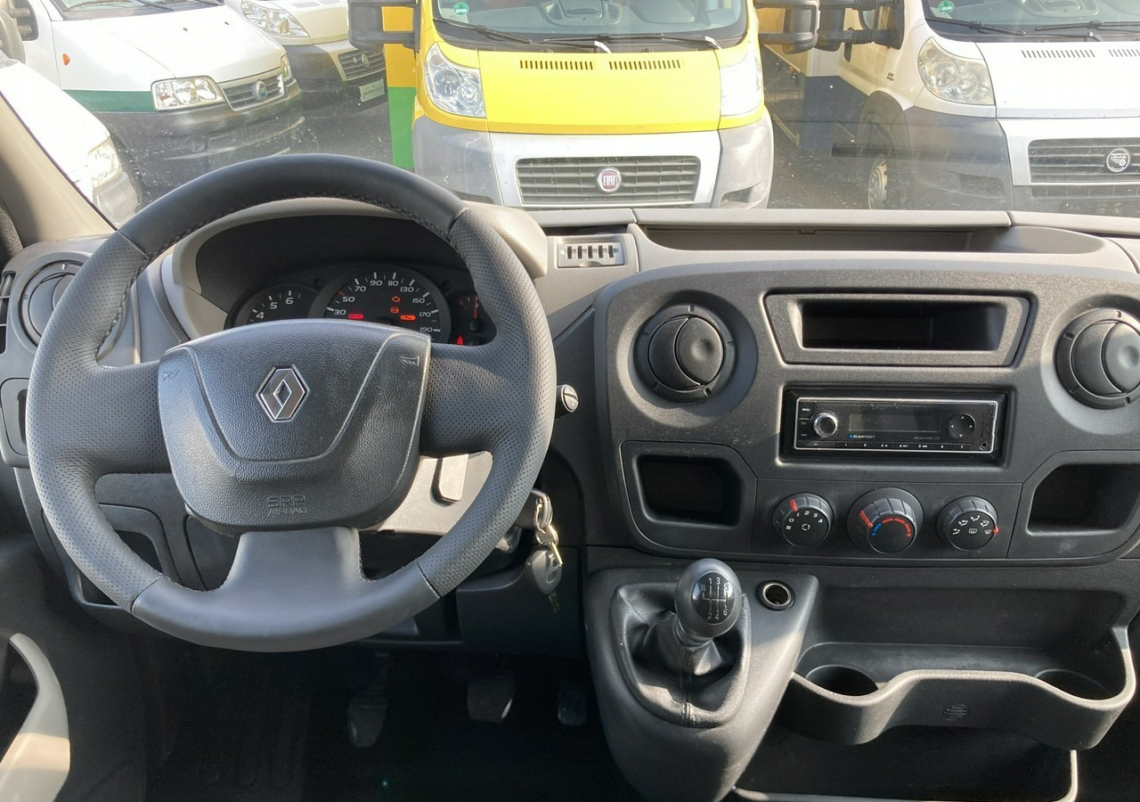 Interior photo 1:  Renault Master Autosklep pieczywa Gastronomiczny Food Truck Foodtruck sklep BORCO20 leasing Renault Master Autosklep pieczywa Gastronomiczny Food Truck Foodtruck sklep BORCO20
