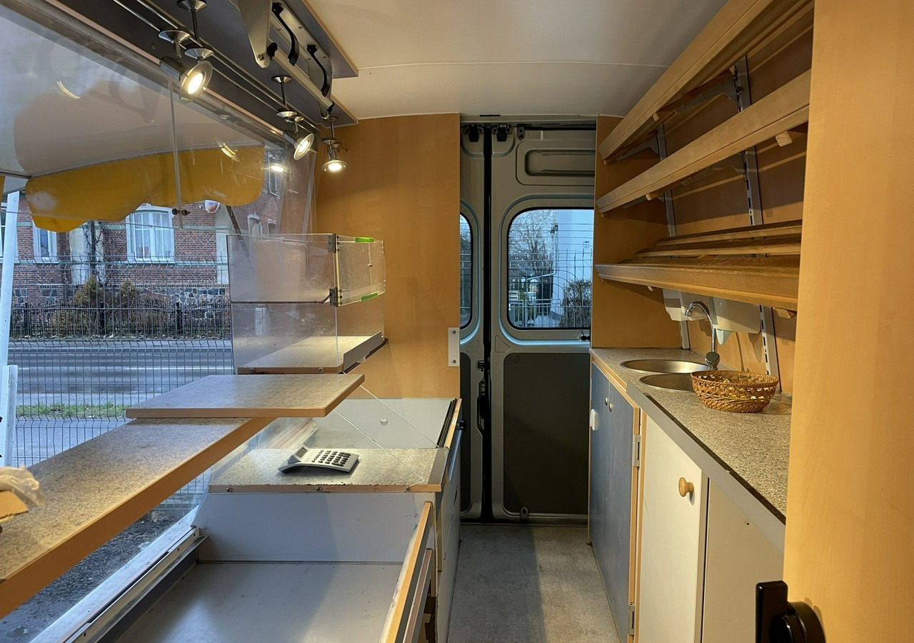 Renault Master Autosklep pieczywa Sklep Gastronomiczny Food Truck Foodtruck 2009 leasing Renault Master Autosklep pieczywa Sklep Gastronomiczny Food Truck Foodtruck 2009: obrázek 11