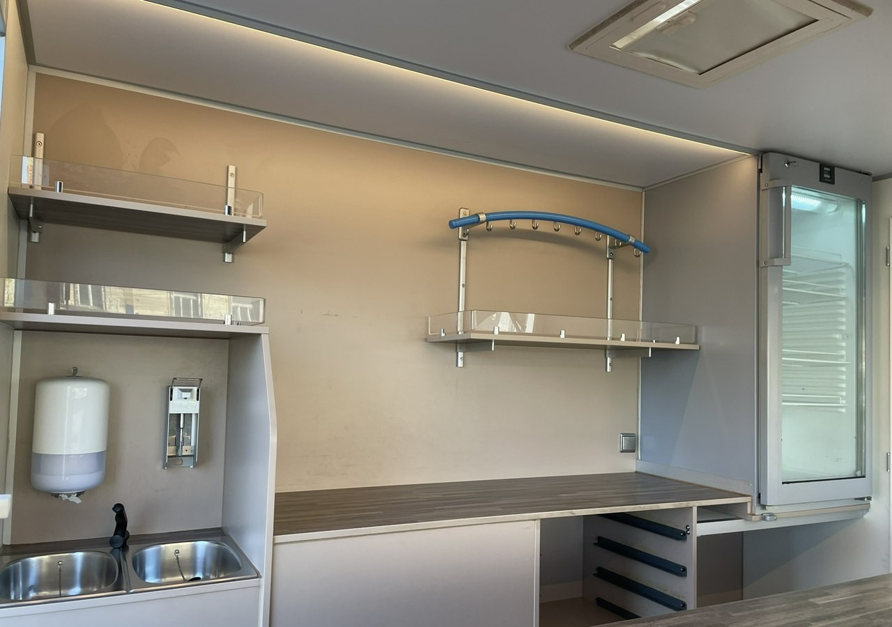 Renault Master Autosklep wędlin Gastronomiczny Food Truck Foodtruck Sklep Borco 201 - Pojízdná prodejna: obrázek 5 Renault Master Autosklep wędlin Gastronomiczny Food Truck Foodtruck Sklep Borco 201 - Pojízdná prodejna: obrázek 5