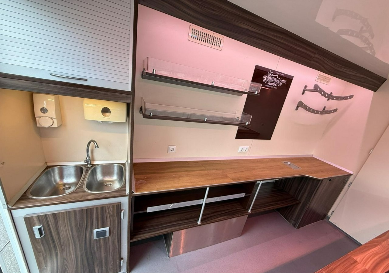 Renault Master Autosklep wędlin Gastronomiczny Food Truck Foodtruck Sklep Solar 20 - Pojízdná prodejna: obrázek 3 Renault Master Autosklep wędlin Gastronomiczny Food Truck Foodtruck Sklep Solar 20 - Pojízdná prodejna: obrázek 3