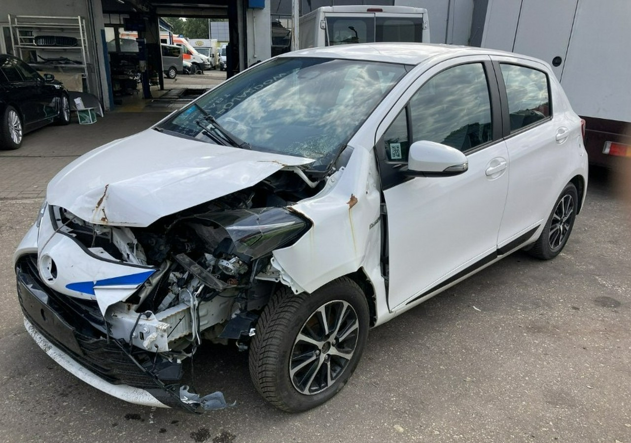 Toyota Yaris III Toyota Yaris Hybrid 1.5 VVT-i Y20 Model 2019 Salon PL - Hatchback: obrázek 5 Toyota Yaris III Toyota Yaris Hybrid 1.5 VVT-i Y20 Model 2019 Salon PL - Hatchback: obrázek 5
