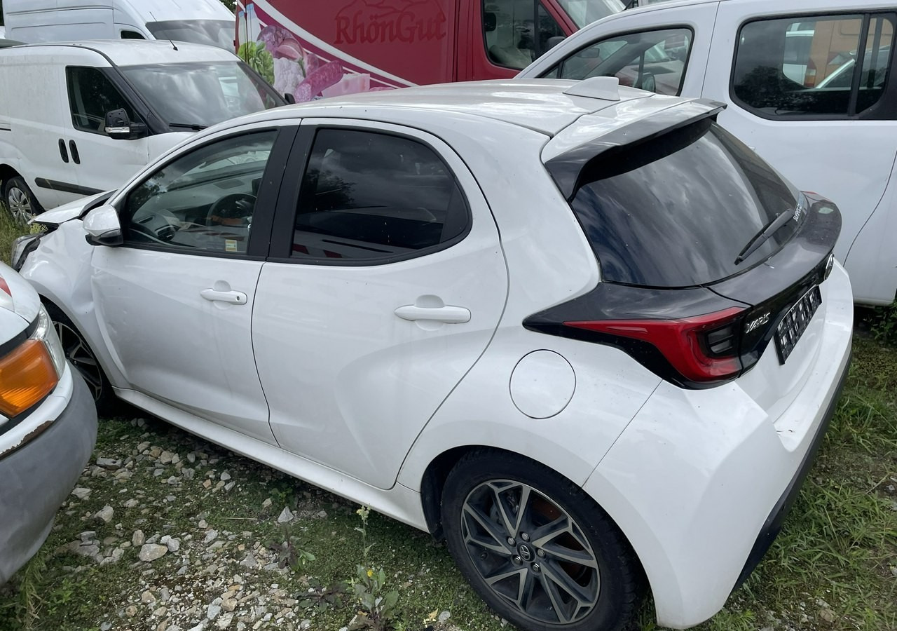 Toyota Yaris IV Toyota Yaris Hybrid 1.5 Active Salon PL 2023 FV 23% - Hatchback: obrázek 2 Toyota Yaris IV Toyota Yaris Hybrid 1.5 Active Salon PL 2023 FV 23% - Hatchback: obrázek 2