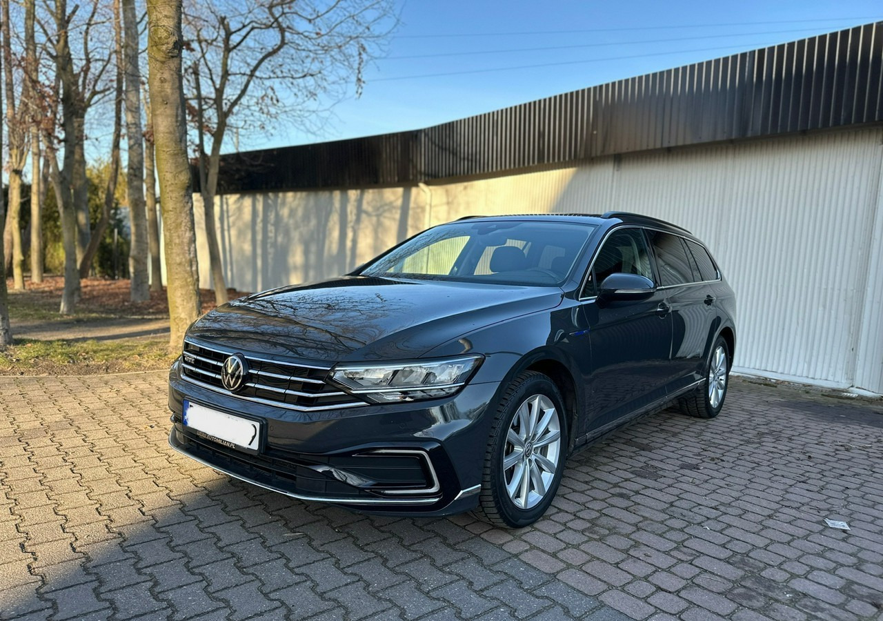Volkswagen Passat B8 GTE 1.4TSI 218KM Hybryda Plug-in zasięg 50km Panorama*Navi*Skóra*FV2 - Osobní auto: obrázek 1 Volkswagen Passat B8 GTE 1.4TSI 218KM Hybryda Plug-in zasięg 50km Panorama*Navi*Skóra*FV2 - Osobní auto: obrázek 1