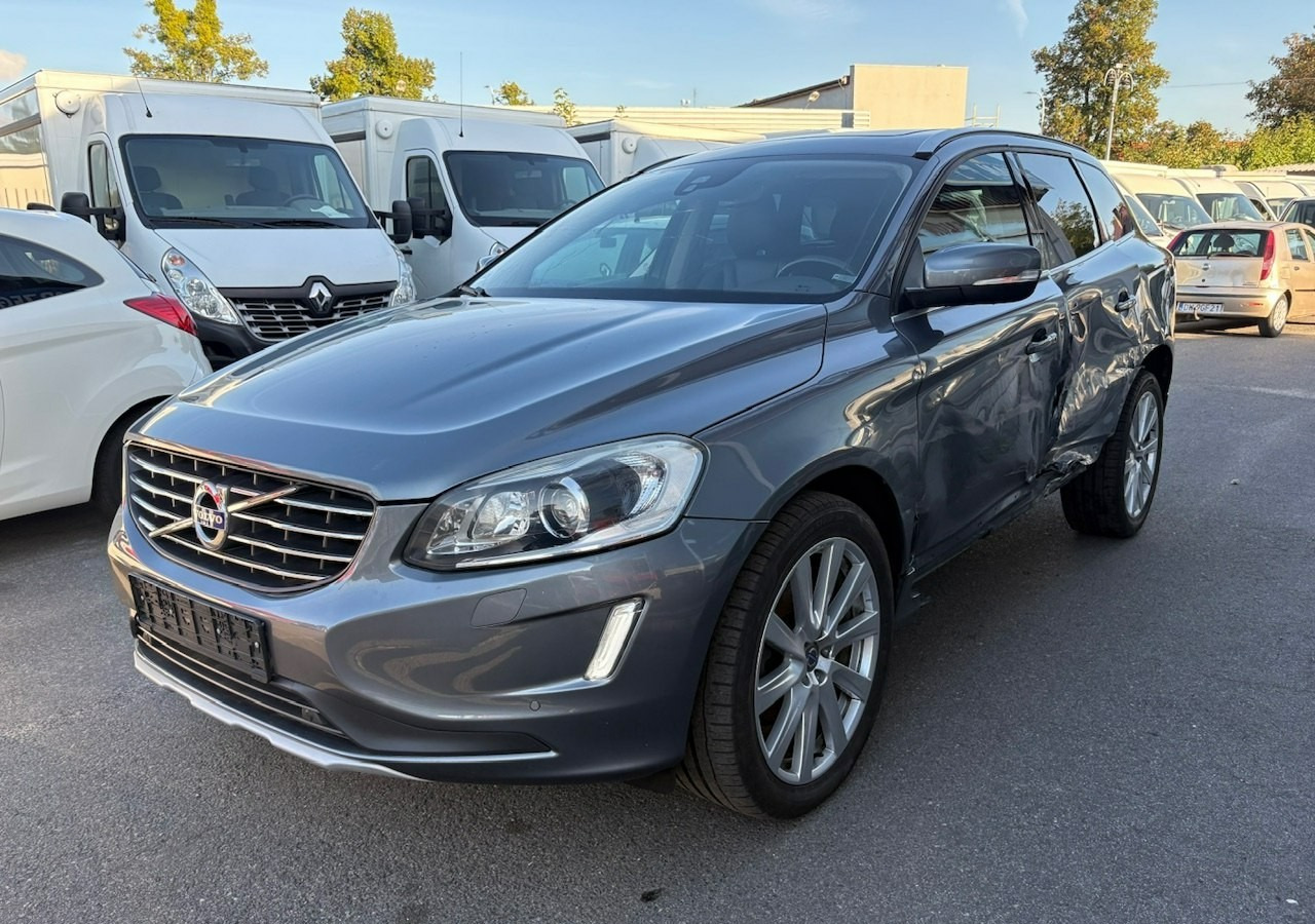 SUV Volvo XC60 I Volvo XC 60 2,4 D4 AWD 190KM Summum Navi Panorama Skóry Kamera 2017: obrázek 7 SUV Volvo XC60 I Volvo XC 60 2,4 D4 AWD 190KM Summum Navi Panorama Skóry Kamera 2017: obrázek 7