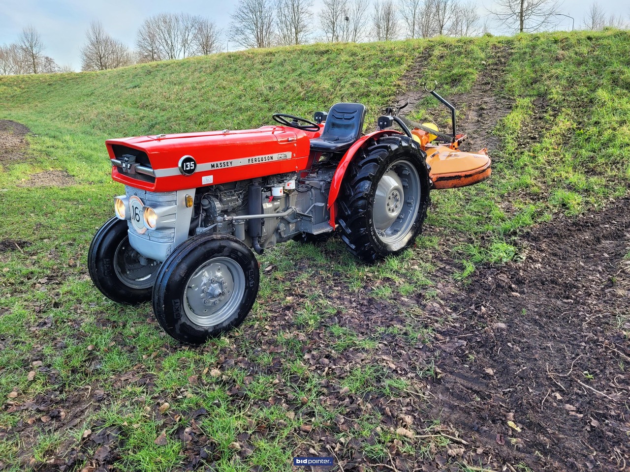 Massey Ferguson 135 smalspoor trekker - Traktor: obrázek 2 Massey Ferguson 135 smalspoor trekker - Traktor: obrázek 2