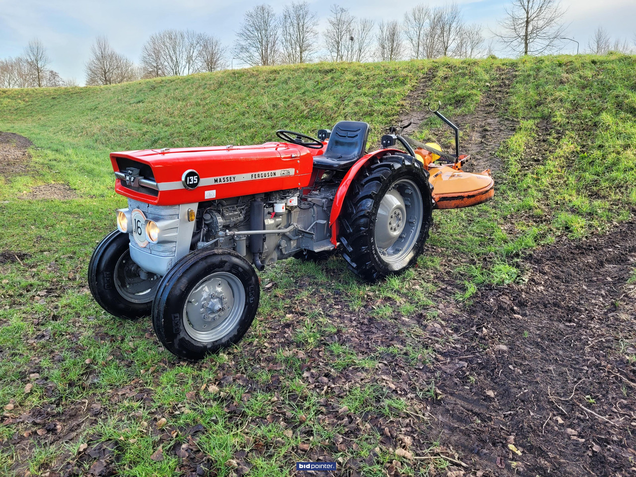 Massey Ferguson 135 smalspoor trekker - Traktor: obrázek 1 Massey Ferguson 135 smalspoor trekker - Traktor: obrázek 1