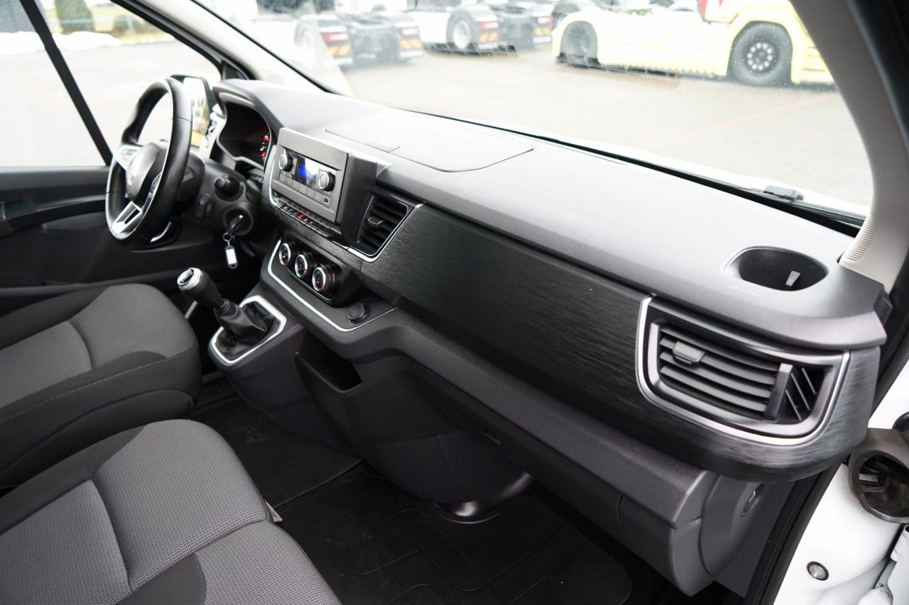 Mikrobus Renault TRAFIC III / BUS / 9 MIEJSC / PIERWSZY WŁAŚCICIE: obrázek 34 Mikrobus Renault TRAFIC III / BUS / 9 MIEJSC / PIERWSZY WŁAŚCICIE: obrázek 34